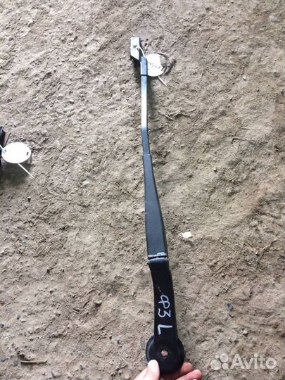 Поводок стеклоочистителя передний Ford Focus 3