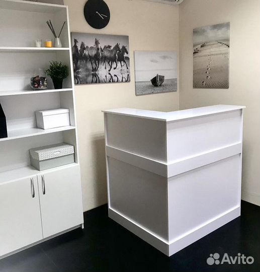 Стойка ресепшн