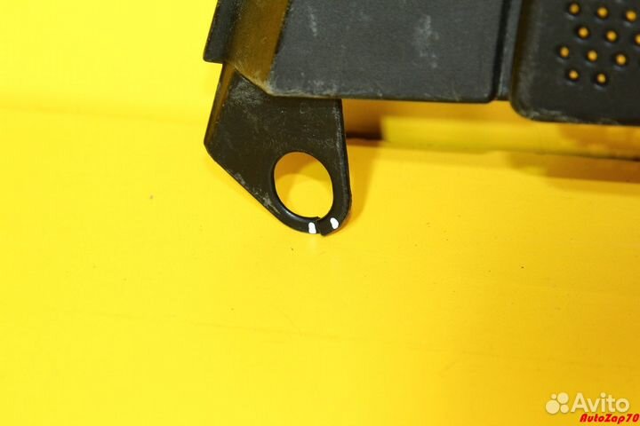 VW Phaeton Кожух моторного отсека левый