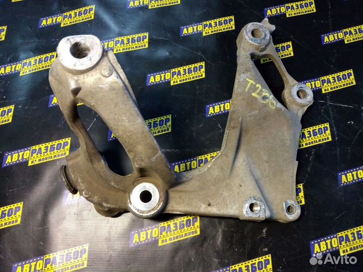 Кронштейн переднего рычага Honda Civic