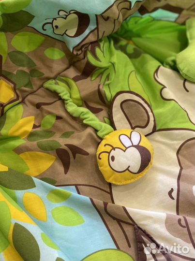 Развивающий коврик с игрушками