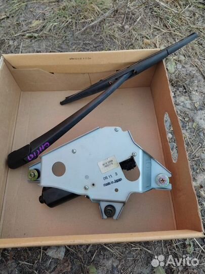 Моторчик заднего стеклоочистителя Nissan Tiida