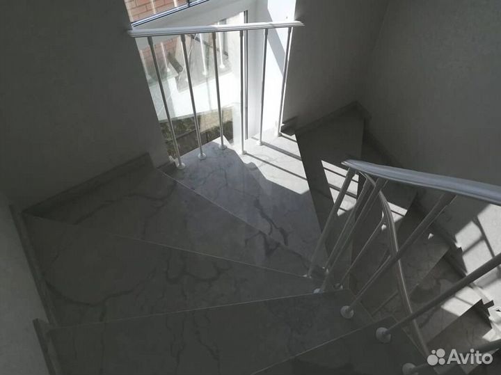 Лестница из искусственного камня кварц акрил