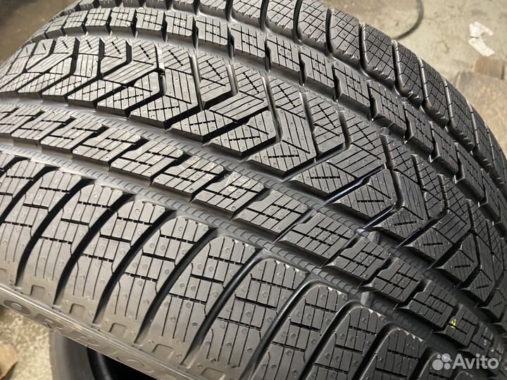 Pirelli Scorpion Winter 315/30 R22 и 275/30 R22 104V