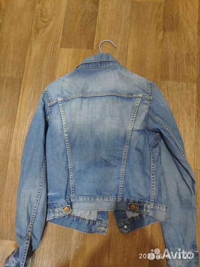 Джинсовая куртка