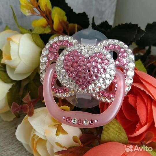 Соска со стразами