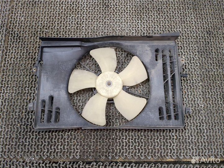 Вентилятор радиатора Toyota Corolla Verso, 2003