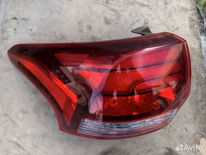 Mitsubishi фонарь