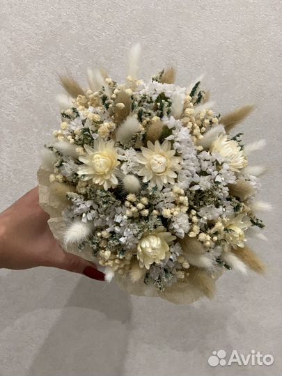 Композиция в шляпной коробке