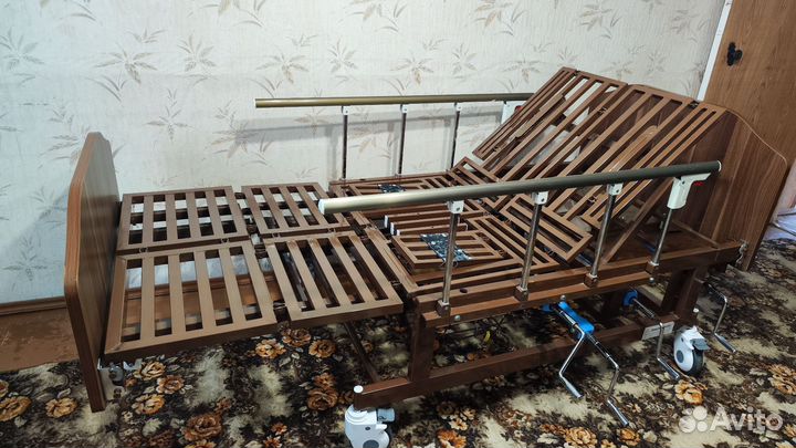 Кровать для лежачих больных с туалетом