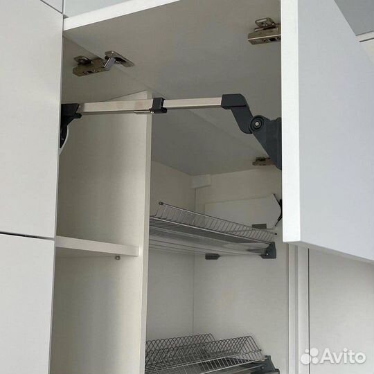 Кухня п-образная новая от фабрики