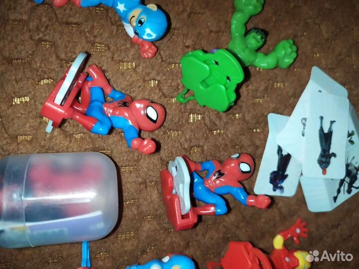 Игрушки из Киндер сюрприза Тоботы/Марвел