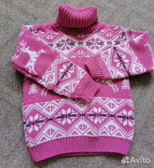 Теплый свитер для девочки