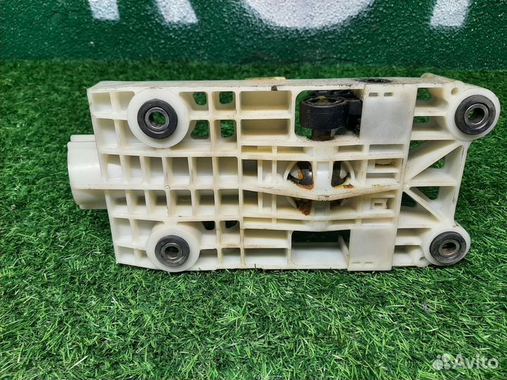 В наличии: Кулиса на Mazda 6