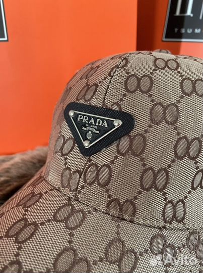 Кепка Prada