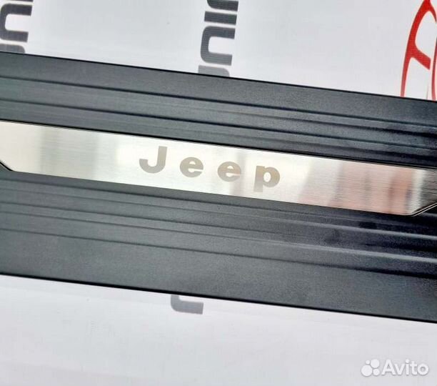 Выдвижные пороги Jeep Grand Cherokee WK2 2016-2023