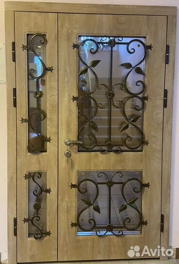 Дверь металлическая с ковкой