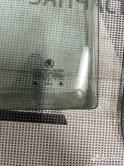 Форточка стекло заднее боковое Skoda Felicia 1998