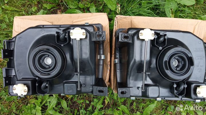 Фара mitsubishi pajero 2