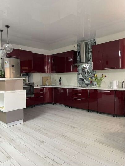 4-к. квартира, 102,3 м², 1/3 эт.