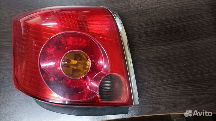 Фонарь задний правый Тойота Авенсис 2003 - 2008гг