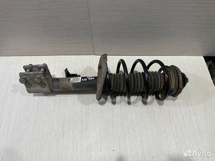 Стойка амортизатора передняя правая пежо 308