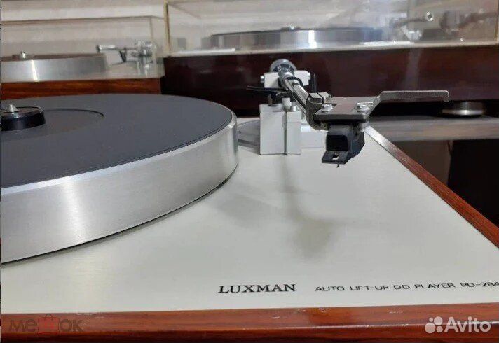 Проигрыватель винила luxman PD-284