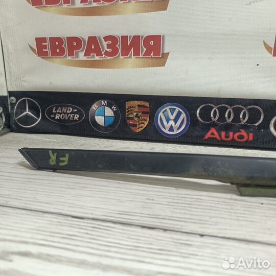 Молдинг стекла передний правый Suzuki Cultus G16A