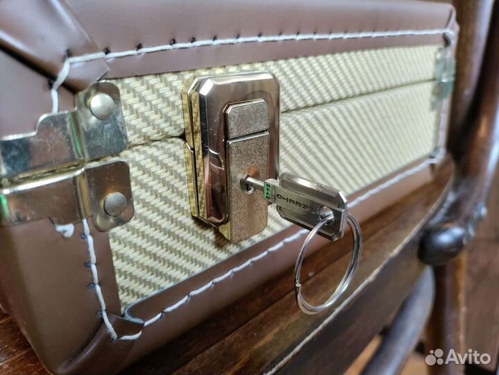 Винтажный чемодан кейс Fender для губных гармошек