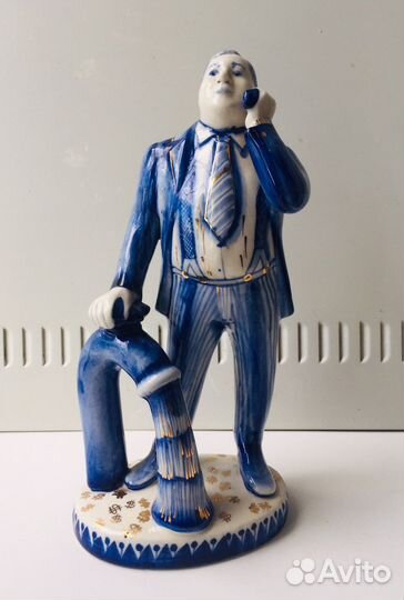 Статуэтка фарфор. Гжель