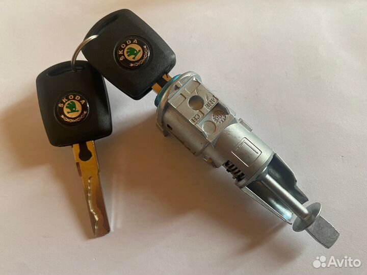 Личинка замка двери Шкода Октавия А5