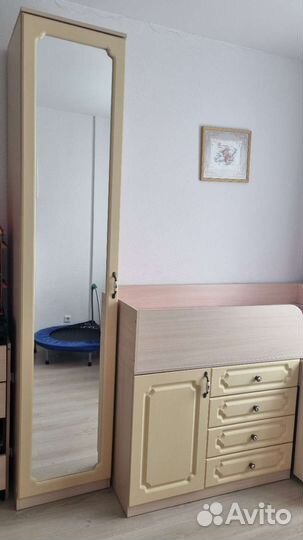 Детская кровать чердак со столом и шкафом