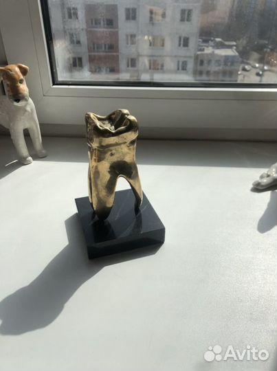Статуэтка зуб из бронзы