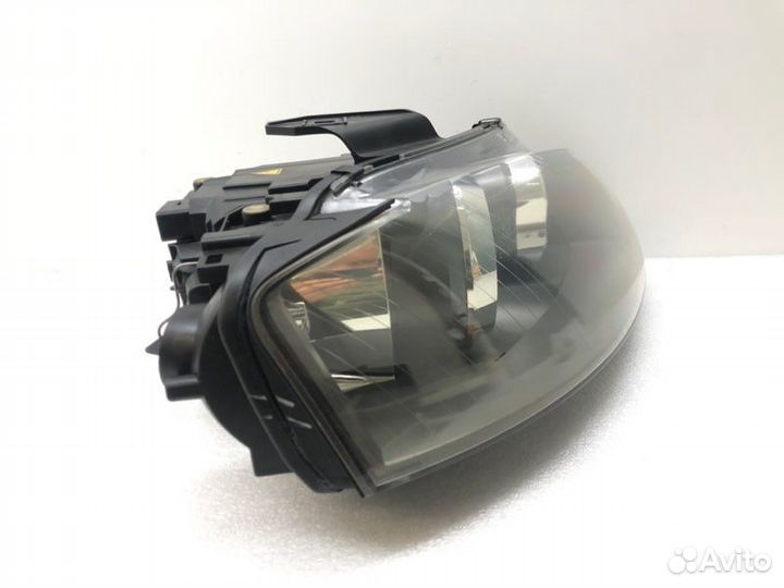 Фара передняя правая Audi A3 8P 2007