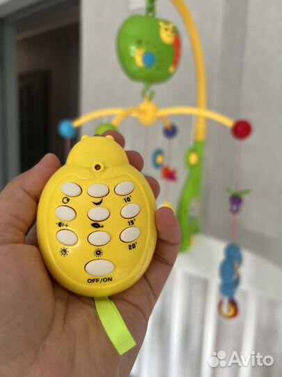 Музыкальный мобиль на кроватку