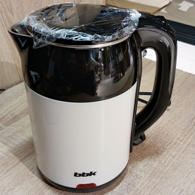 Чайник электрический BBK EK1709P черный/белый