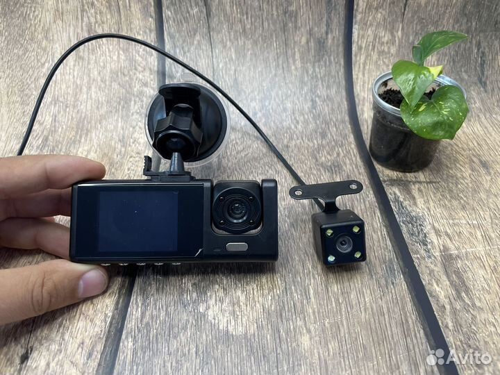 Видеорегистратор с 3 камерами