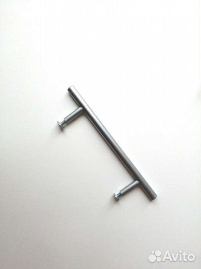 Мебельная ручка