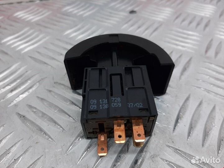 Кнопка аварийной сигнализации Opel Astra F рест