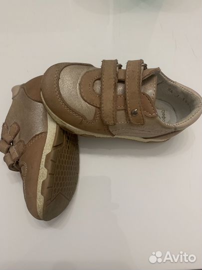 Кроссовки для девочки23-24 размера