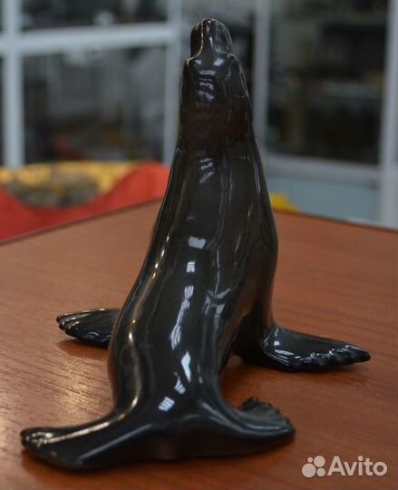 Фарфоровая статуэтка- морской лев.лфз