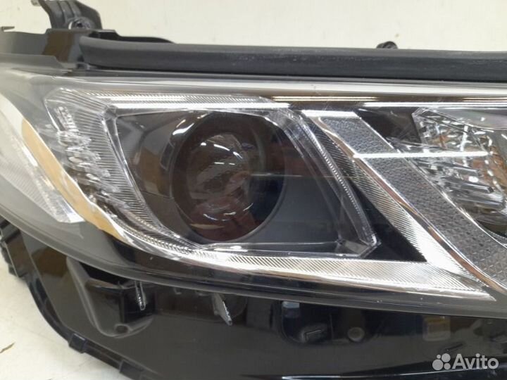 Фара правая Toyota Camry 70 2017-2021