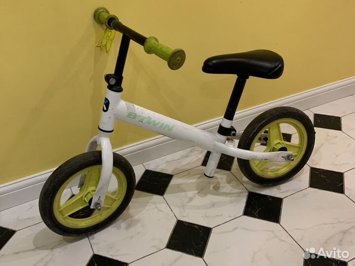 Беговел колеса 10