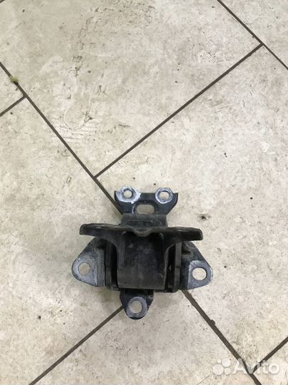 Опора двигателя mitsubishi lancer 10