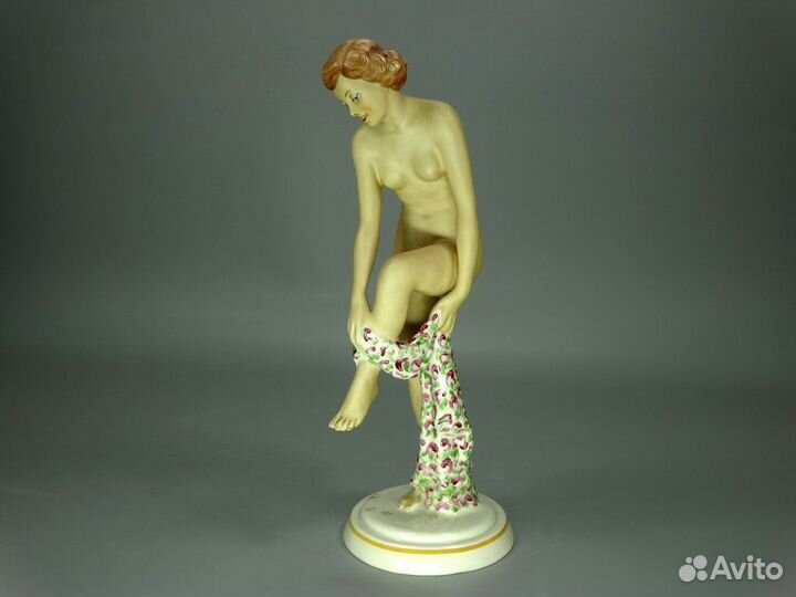 Фарфоровая статуэтка royal DUX