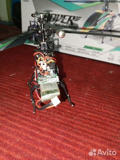 Вертолёл игрушечный