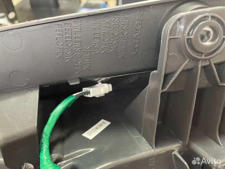 Задний левый фонарь Honda Vezel