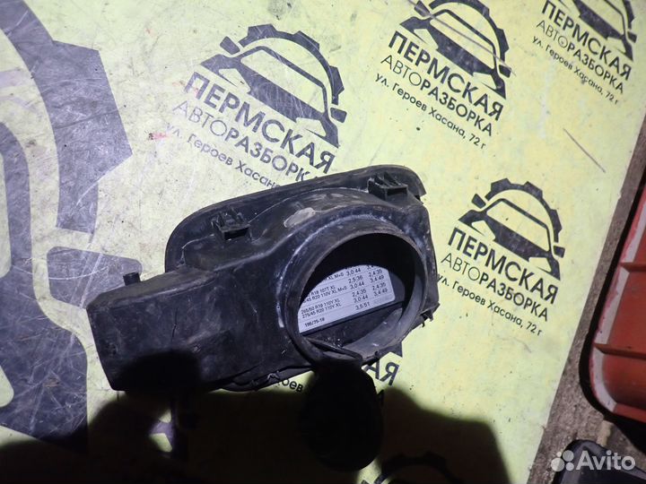 Лючок бензобака для Audi Q7 4L 2005-2015