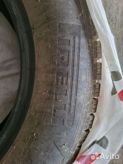 Pirelli Ice 215/65 R16