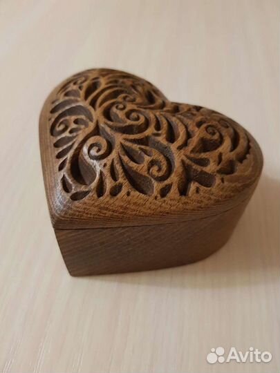 Шкатулка резная деревянная